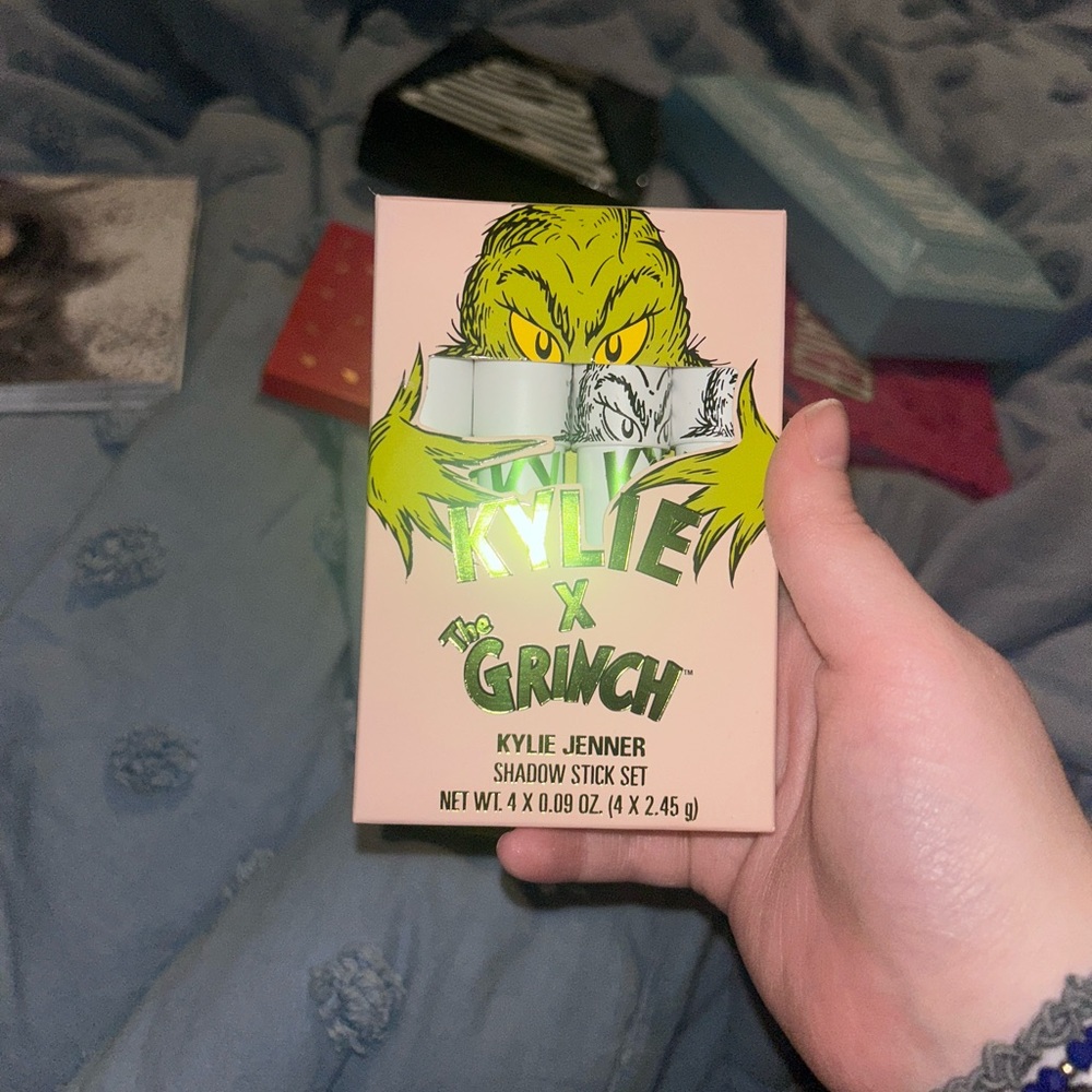 kylie x grinch shadow sticks